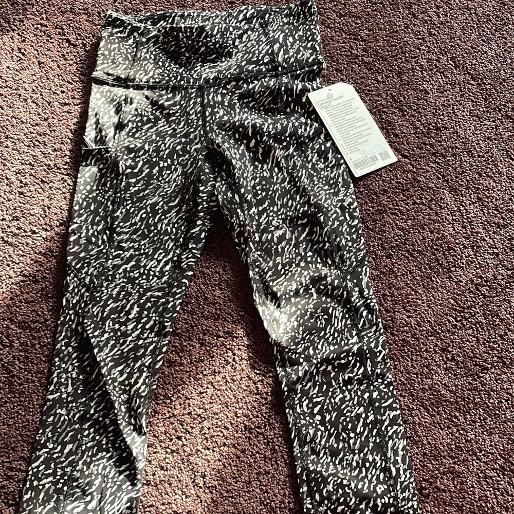 Lulu fast and free size 4 NWT